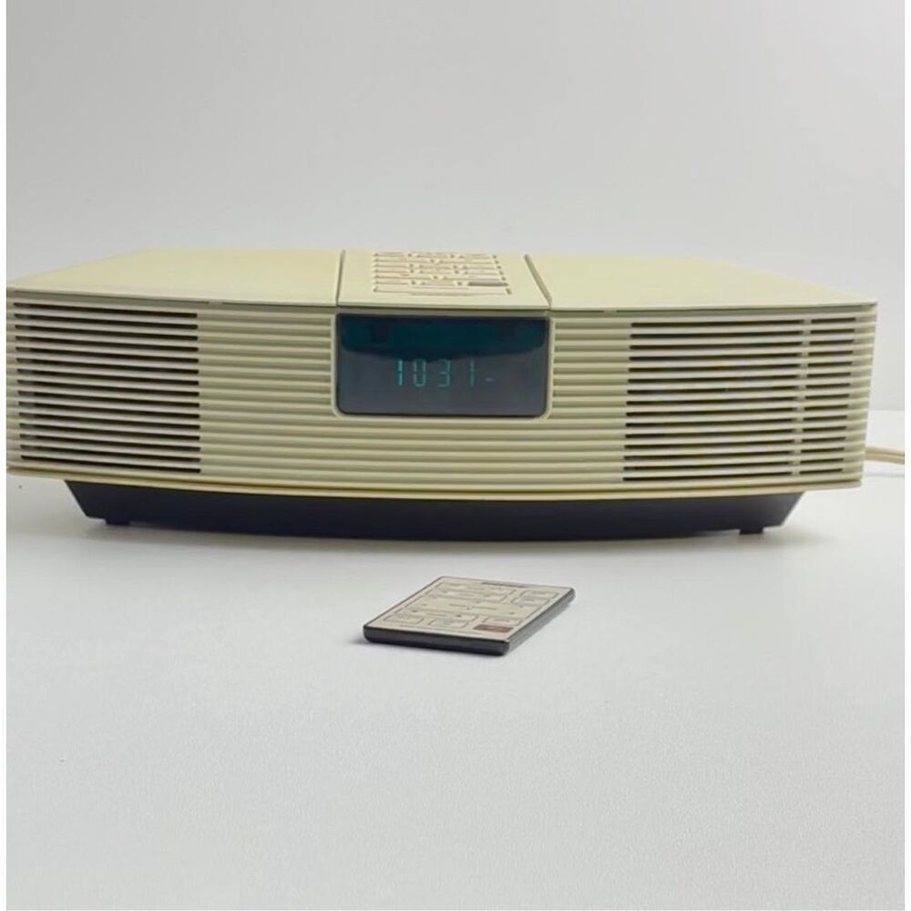 Bose Acoustic Wave Clock Radio AWR1-1W with Remote - Off White
